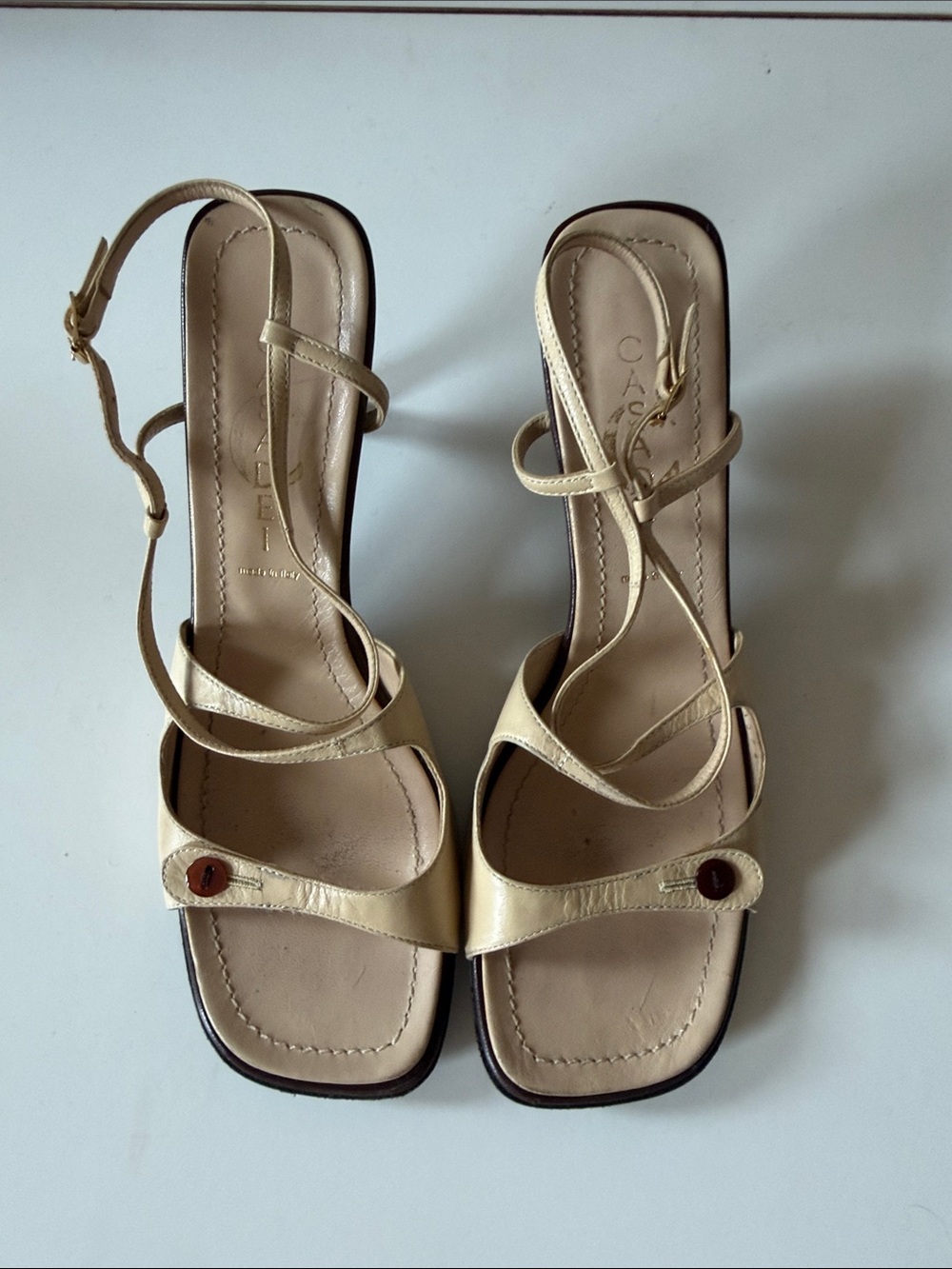 Vintage tan heels